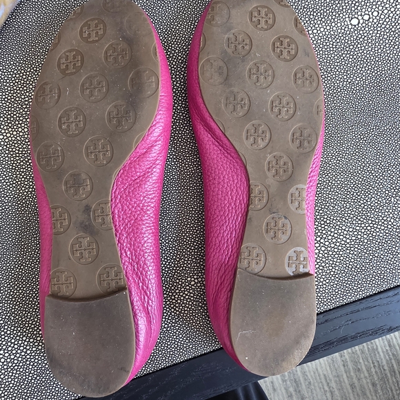 Tory Burch Pebbled Bright Pink Ballet Flats - Picture 5 of 6